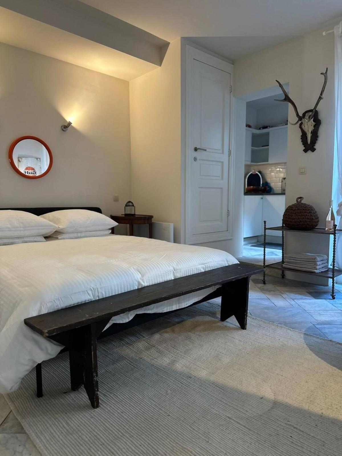 Idyllisch 2br App Met Patio Appartement